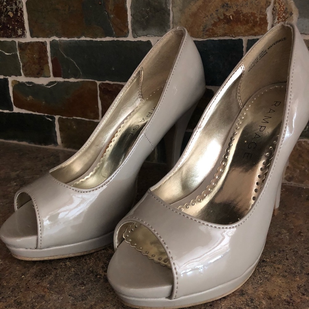 Peep Toe pumps NWOT